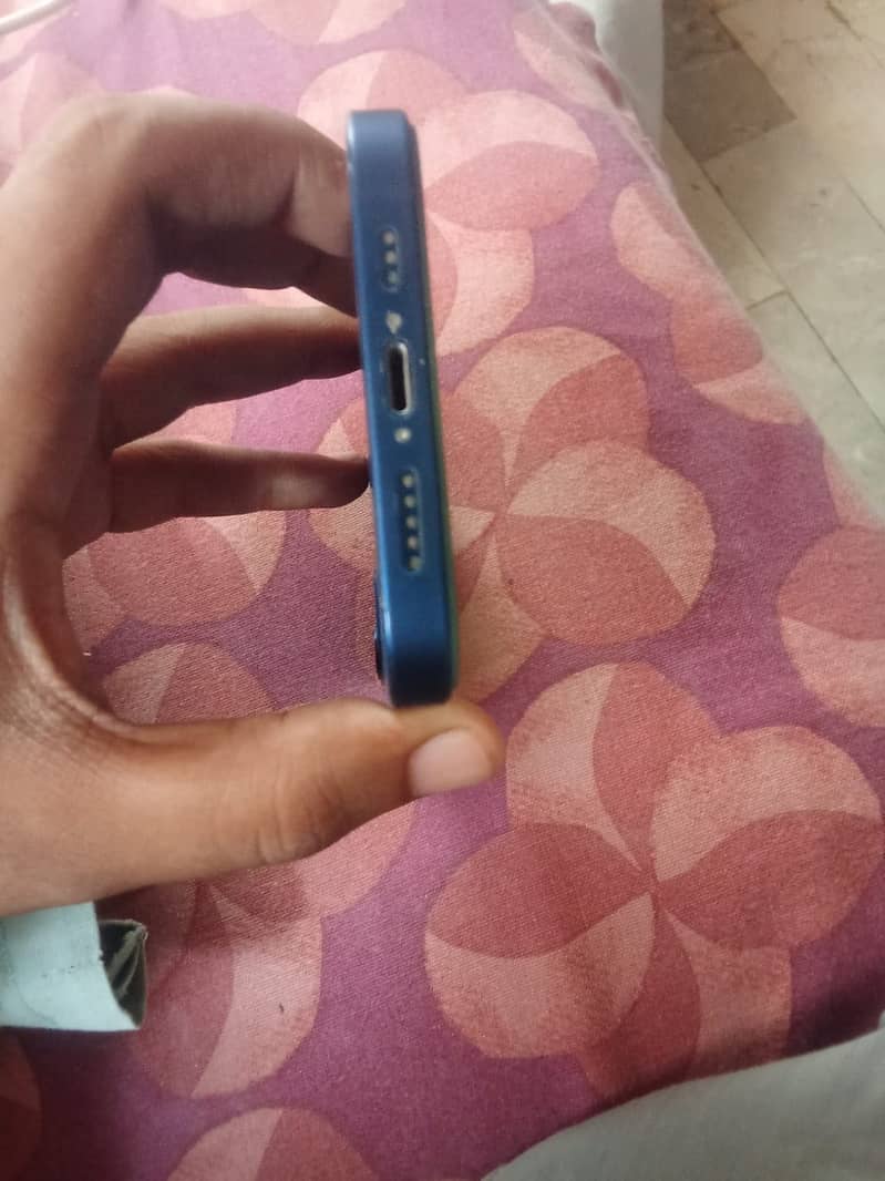 Apple iPhone 12 6