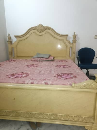King Size Imported Saudi Bed Set with Elegant Dressing Table