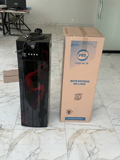 Pel water dispenser