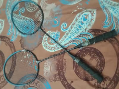 one pair younex recket badminton in good condition