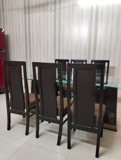6 seater wooden dining table -good condition
