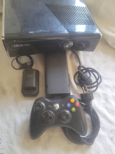 Xbox 360 slim - 250GB Jailbreak