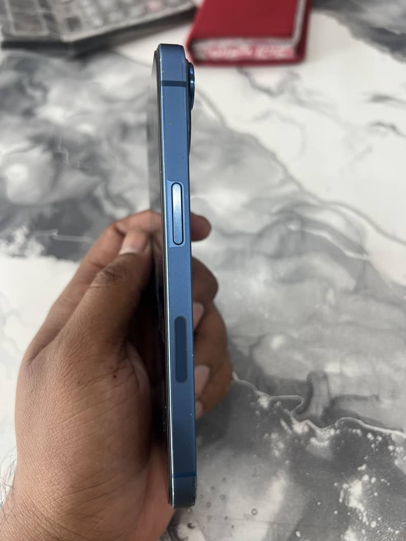 iPhone 13 3