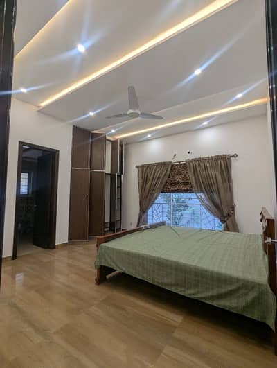 G block 10 Marla house available for rent