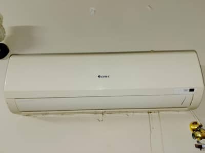 Gree  used AC condition good alhumdulilah no issues only light colour