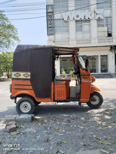 Sazgar 5-Gear White Engine Auto Rickshaw For Sale