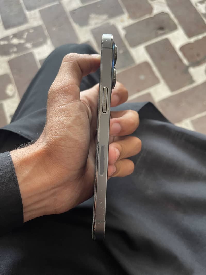 Apple iPhone 13 Pro 1