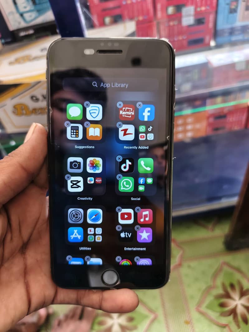 Apple iPhone 8 Plus 3