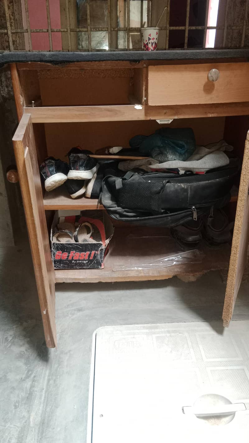 shoes rack/ Table 1