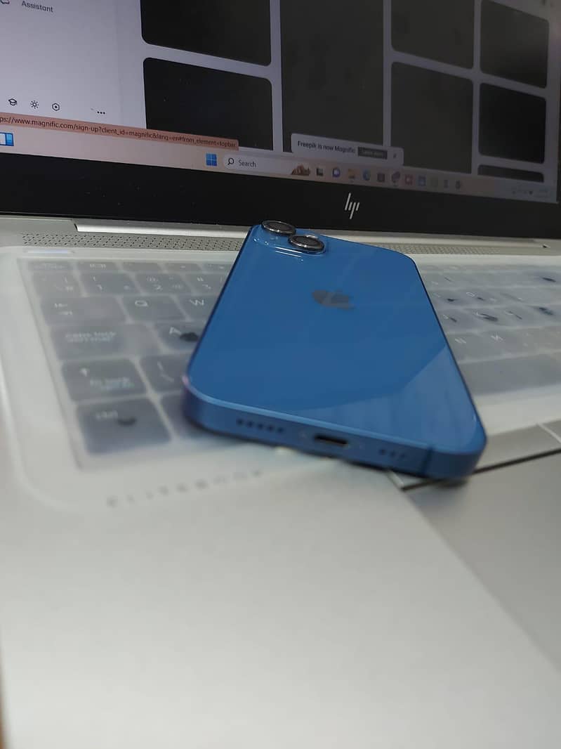Apple iPhone 13 5