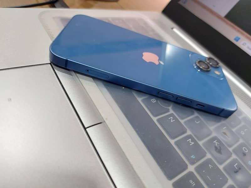 Apple iPhone 13 6