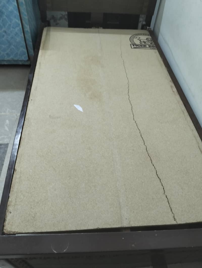 2 single bed without mattres 1
