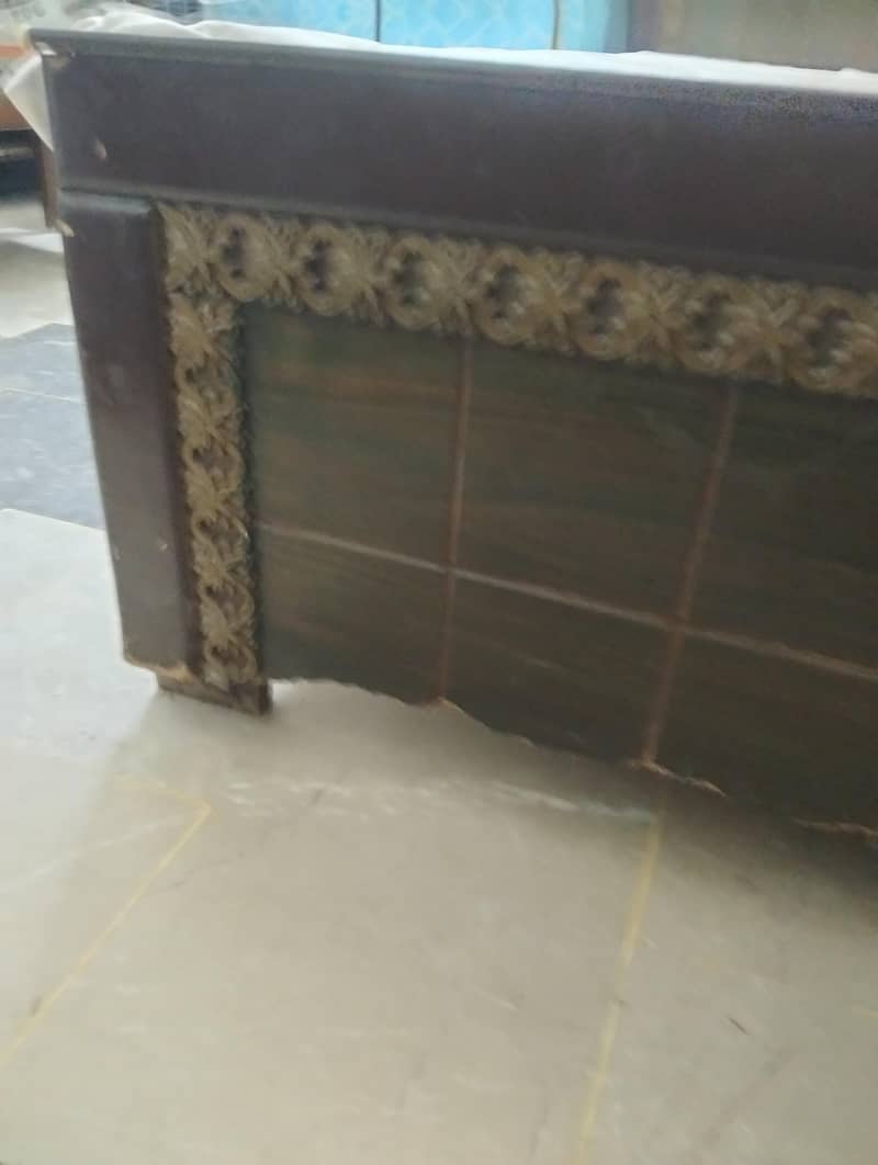 2 single bed without mattres 3