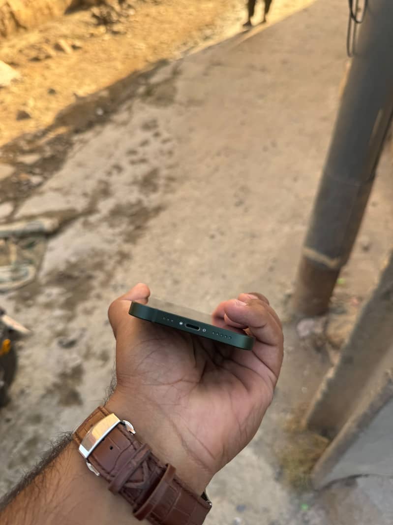 Apple iPhone 13 1