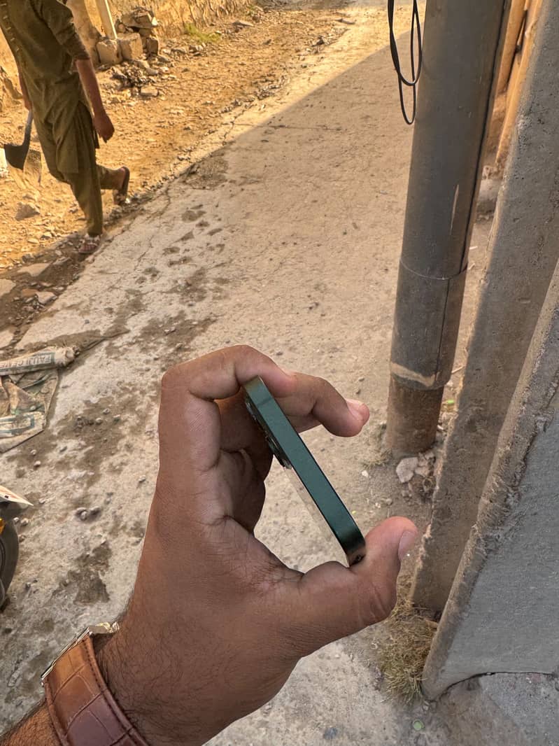 Apple iPhone 13 2