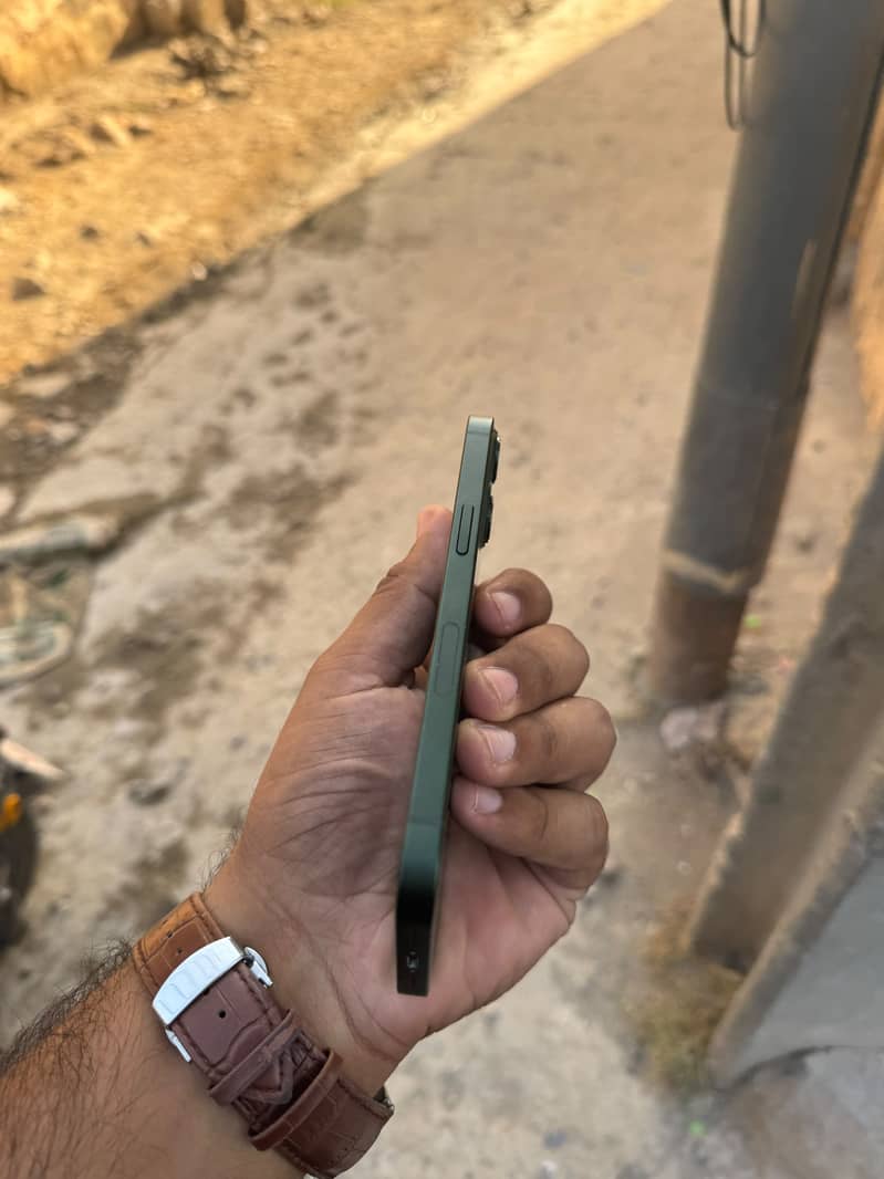 Apple iPhone 13 3