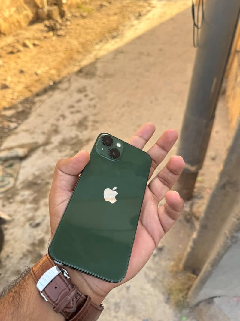 Apple iPhone 13 4