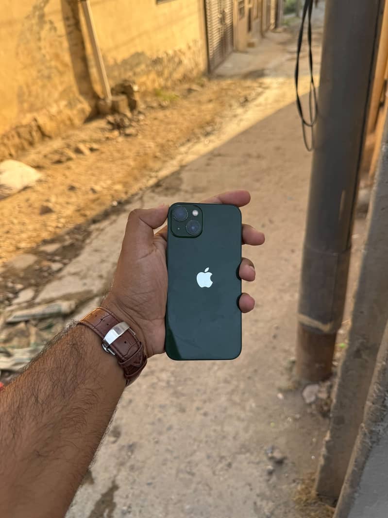 Apple iPhone 13 6