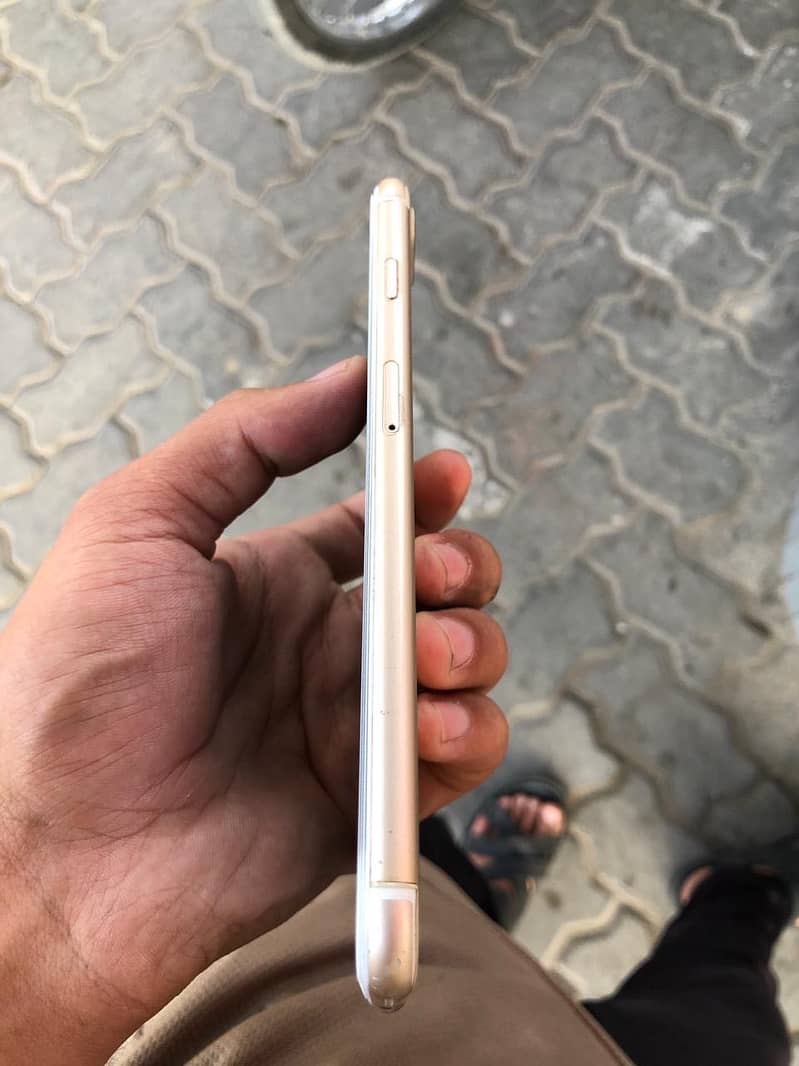 Apple iPhone 7 Plus 2