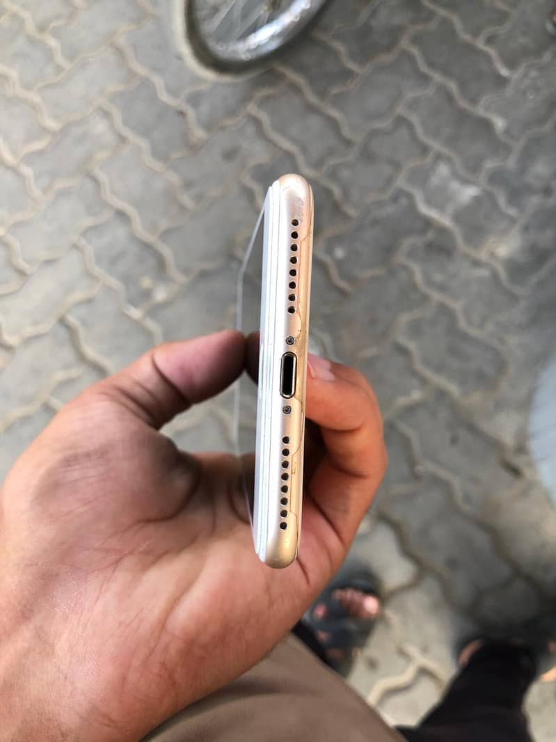 Apple iPhone 7 Plus 3