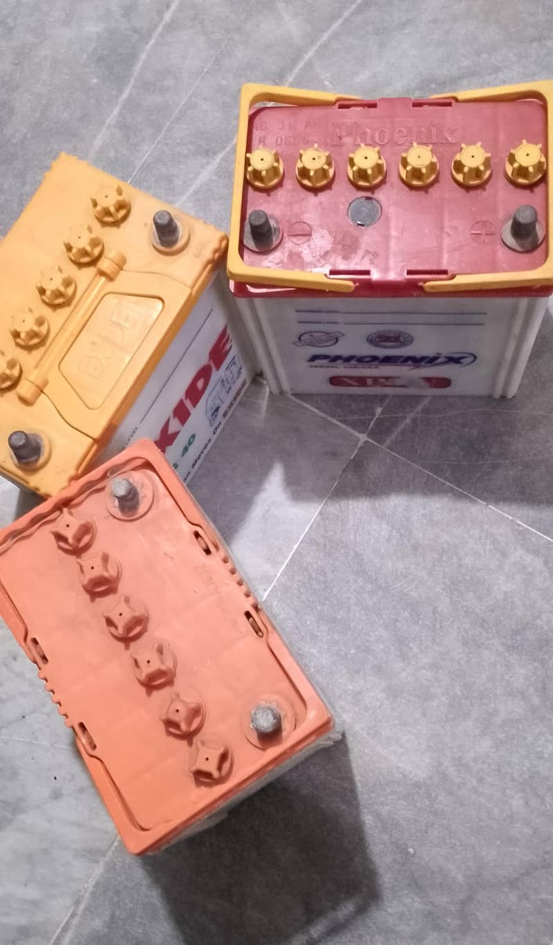 تین عدد بیٹریاں برائےفروخت۔ 8