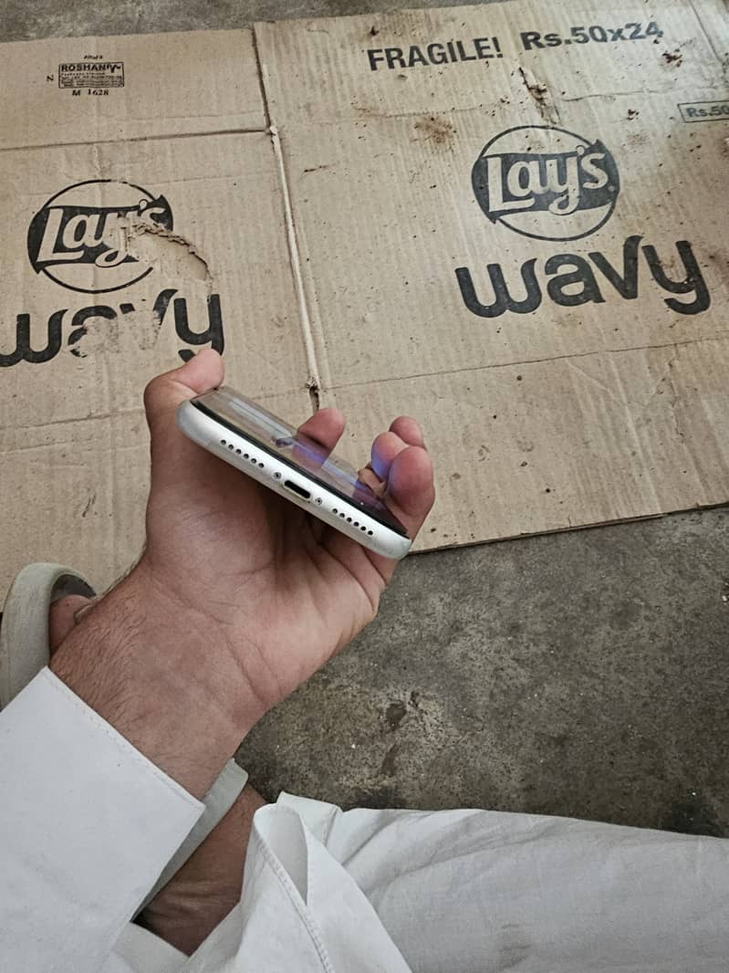 Apple iPhone 11 3