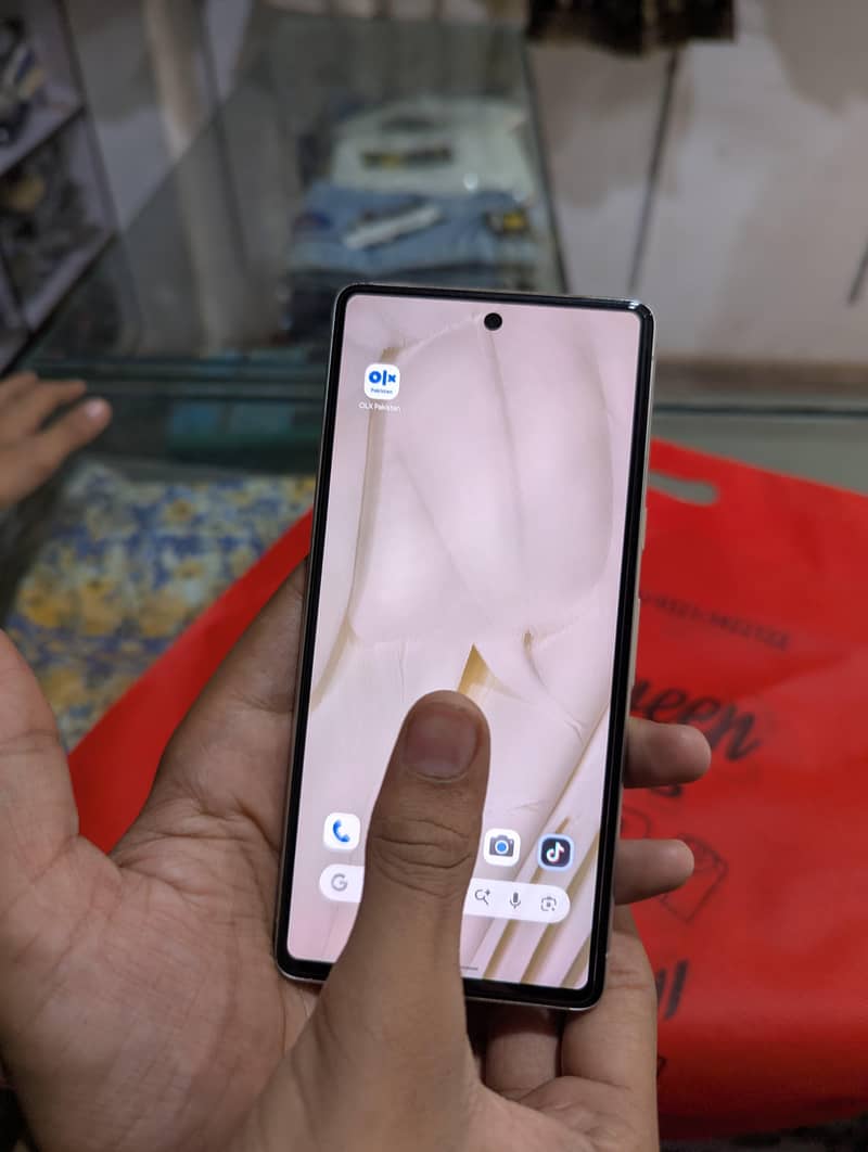 Google Pixel 7 4