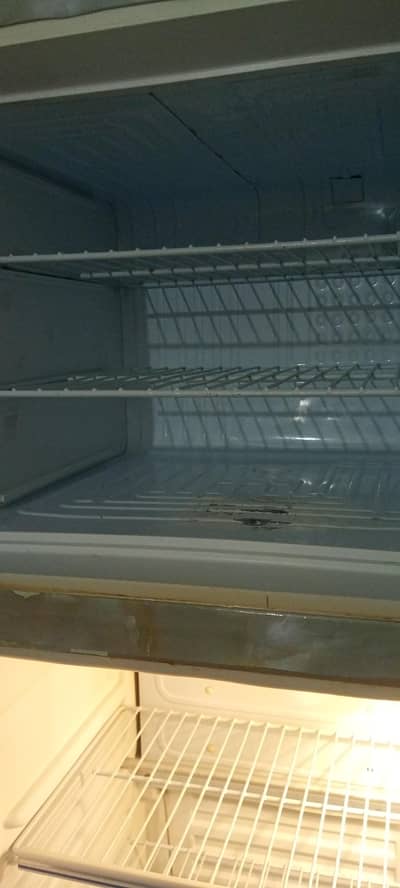 2nd hand refrigerator  not in workig condition