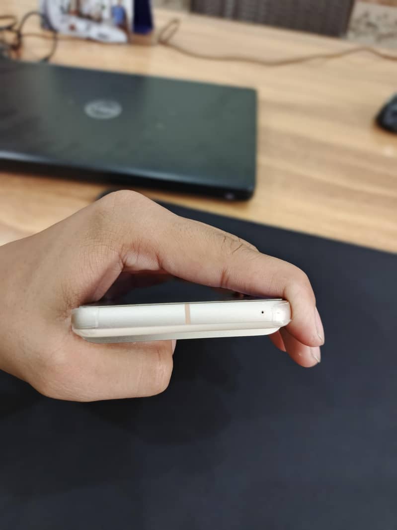 Google Pixel 8 4