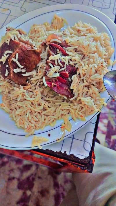 dha 5 mai cook chaheye aur sth thori bht ghar ki safai hai