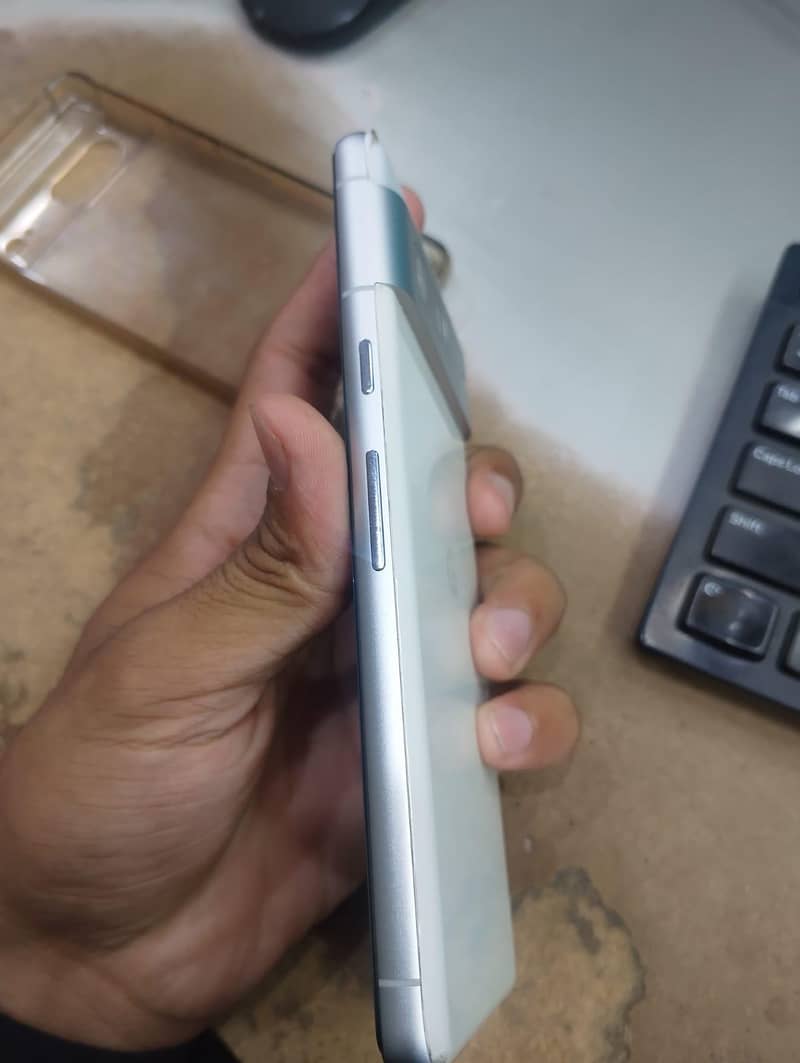 Google Pixel 7 4
