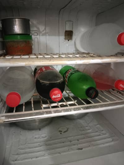 Orient Medium Size Fridge for sale Condition 10/6