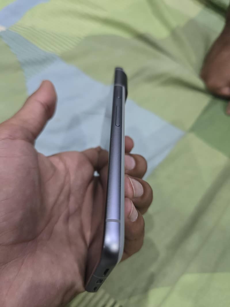 Google Pixel 8 4