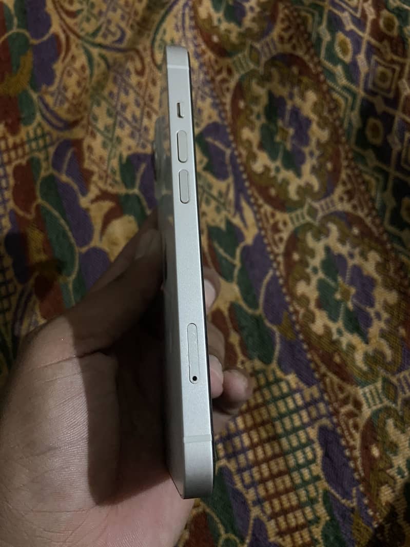Apple iPhone 13 2
