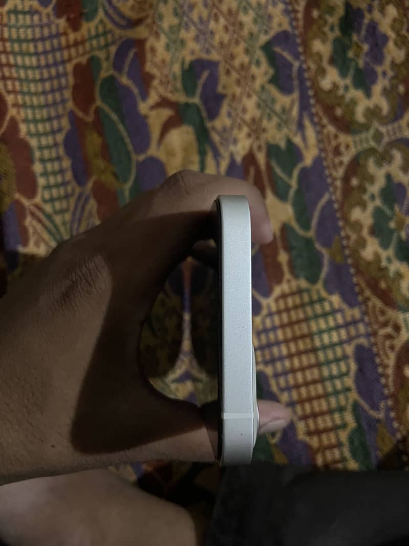 Apple iPhone 13 4