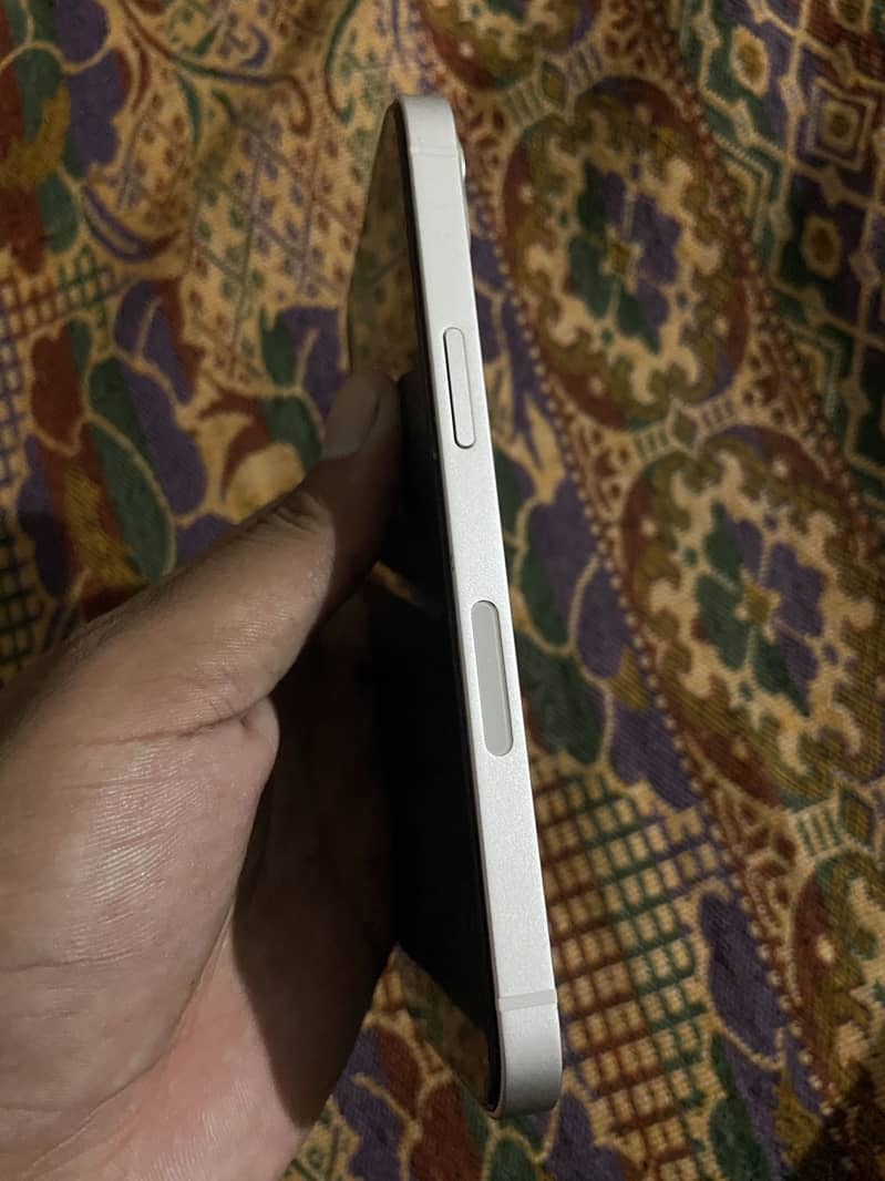 Apple iPhone 13 5