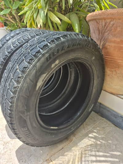 Bridgestone Blizzak Studless Tyres (145/80/R13)