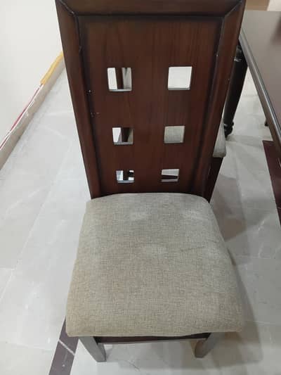 dinng table with 6 chairs