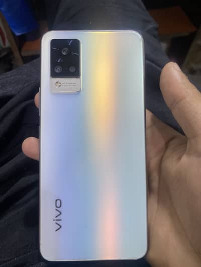 Vivo V21