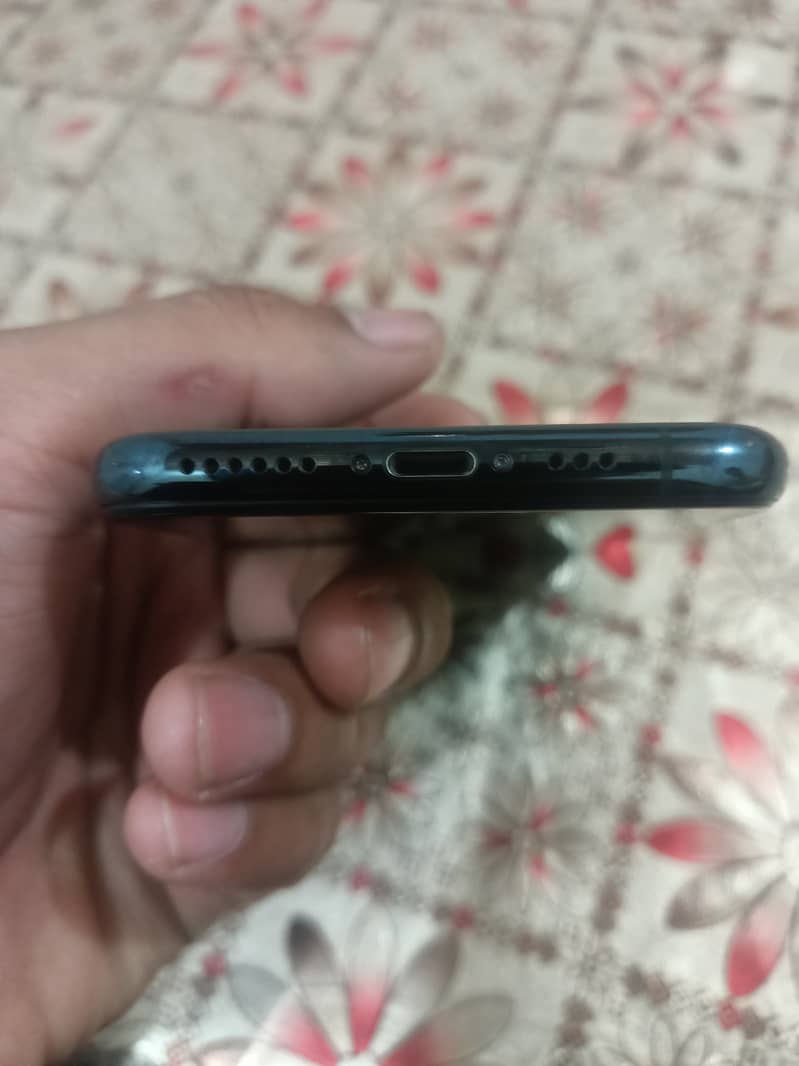 Apple iPhone 11 Pro 4