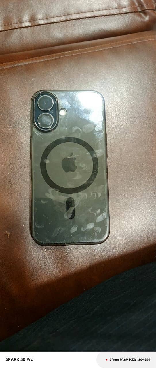 Apple iPhone 16 4