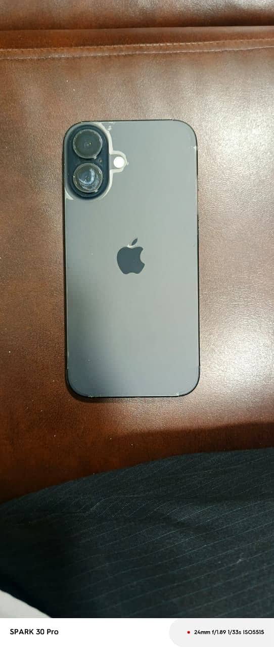 Apple iPhone 16 6