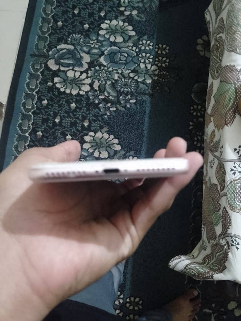 Apple iPhone 7 Plus 3
