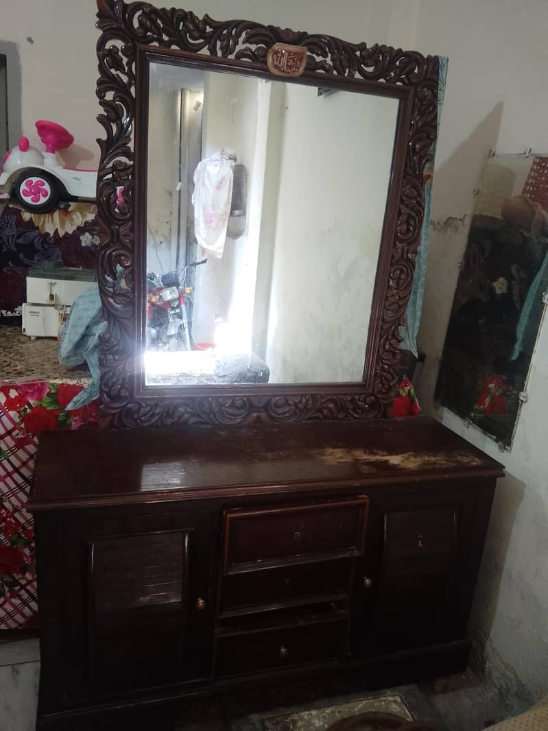 dressing table 0