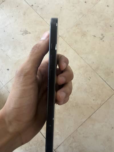 Apple iPhone 16