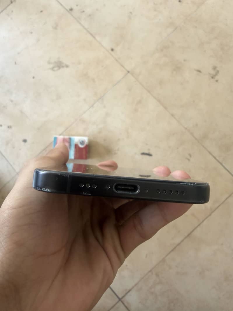 Apple iPhone 16 1