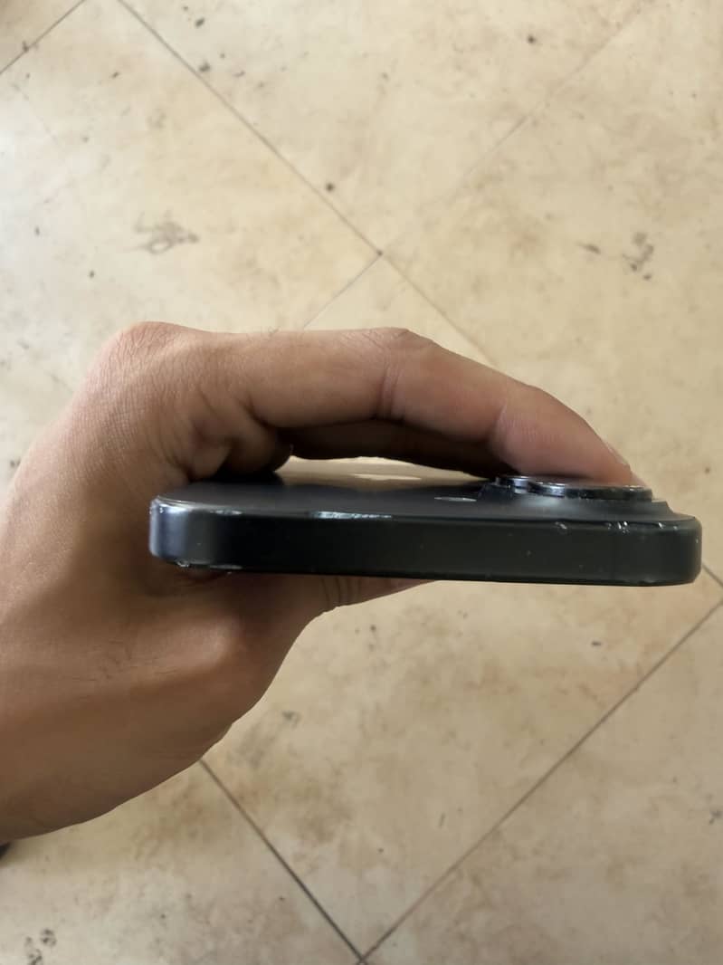Apple iPhone 16 2
