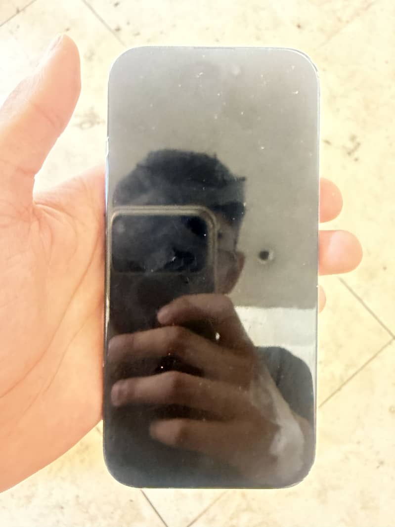 Apple iPhone 16 3