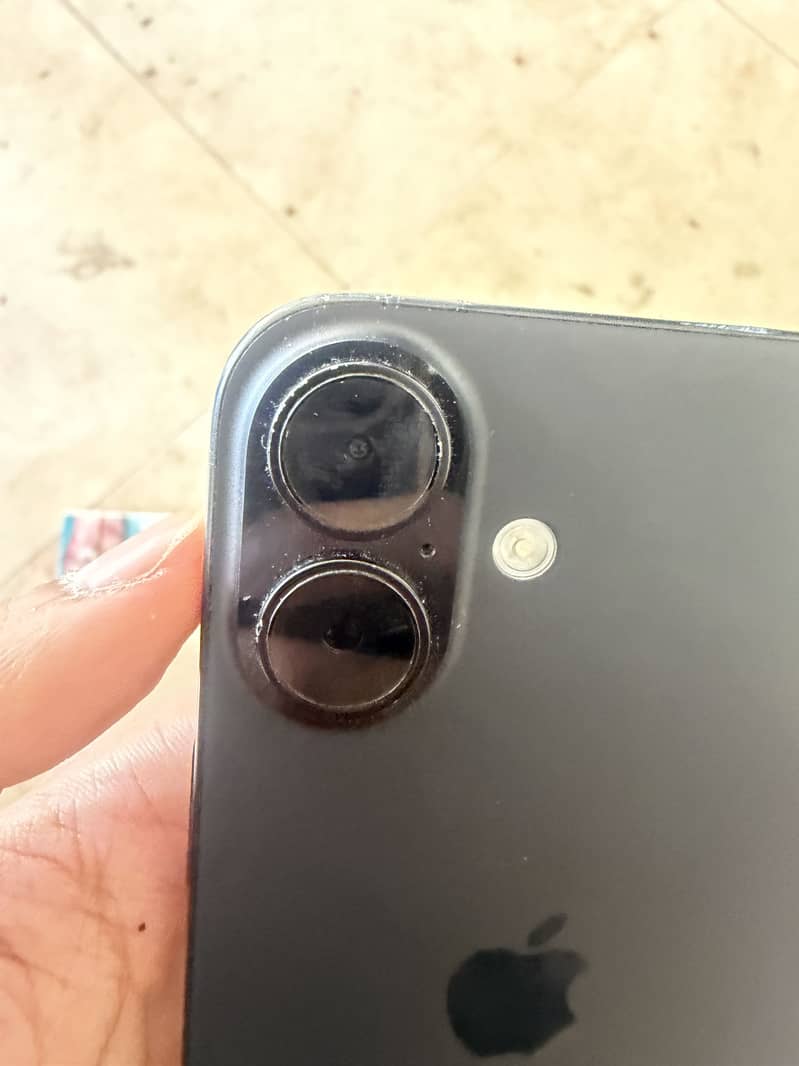 Apple iPhone 16 4