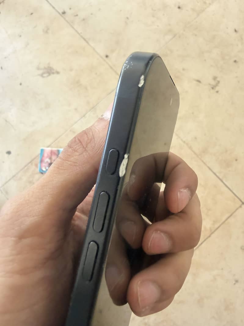 Apple iPhone 16 5